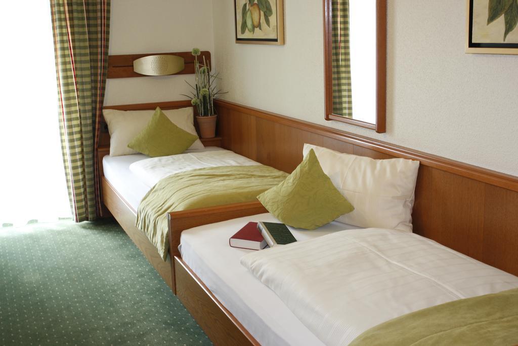 Roßmayer Hotel *